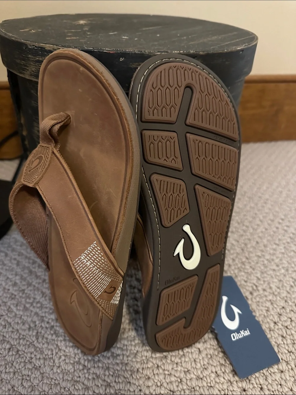 OluKai Men's Chestnut Brown Leather Flip-Flop Sandals